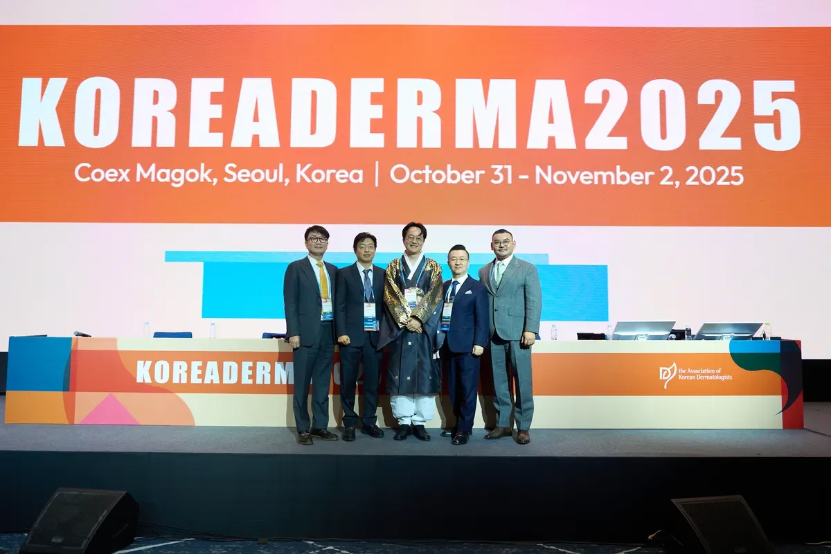 ソウルCOEXのKOREADERMA 2025に参加したキム・ホンソク院長