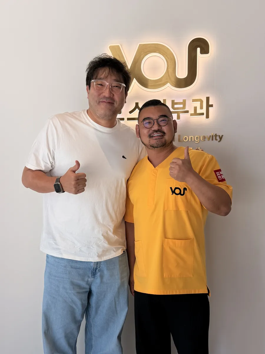 パク・クァンジェさんとキム・ホンソク院長(ソウル江南・VOS皮膚科)